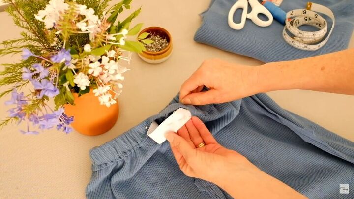 easy sew along loungewear shorts, Sew the ends