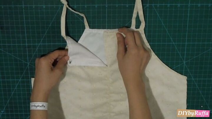 thrift flip simple diy halter top in 2 hours, Finish the back part
