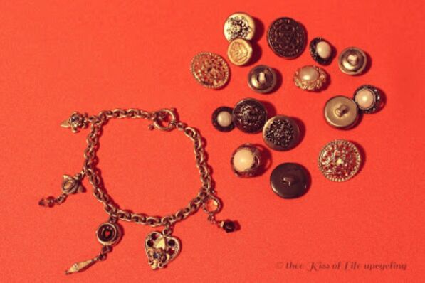 upcycled vintage buttons charm bracelet tutorial