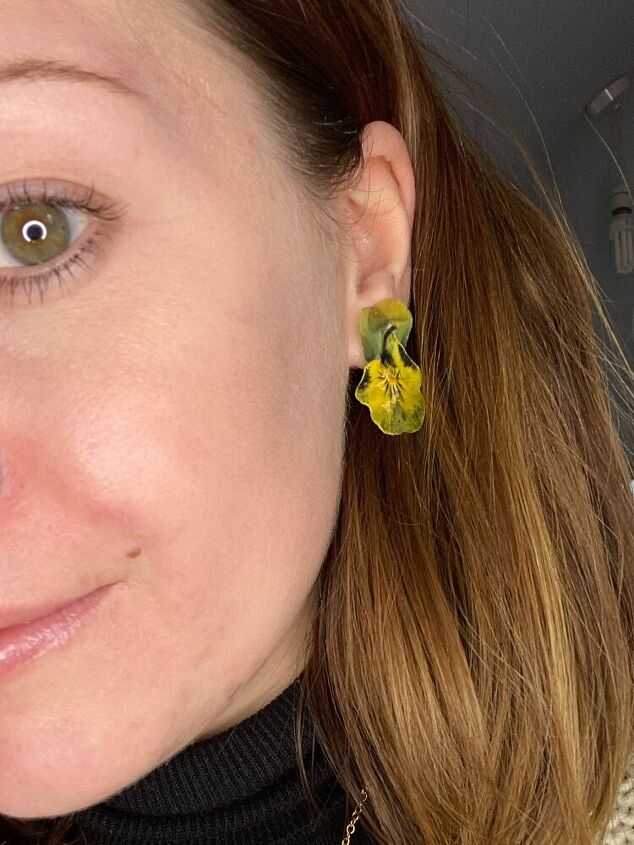 real flower resin stud earring tutorial