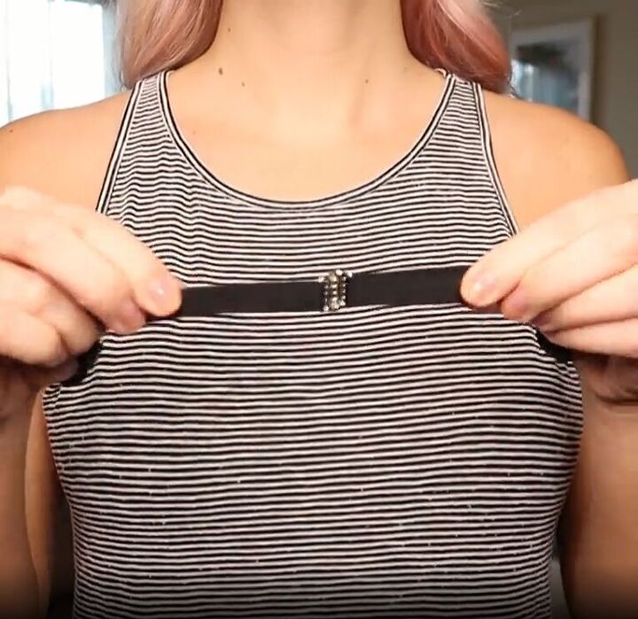 how to look stylish ten simple tips and tricks, Connect the hooks on the straps