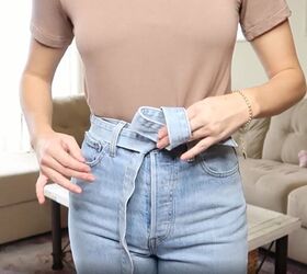 how to look stylish ten simple tips and tricks, Wrap the strap around your fingers