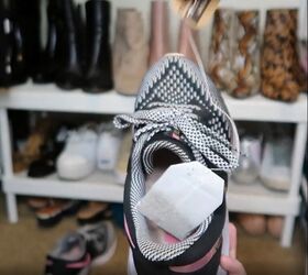 ten styling hacks for shoes, Use a green tea bag