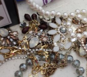 Instead of throwing out old broken jewelry, save them for this genius 15-minute idea