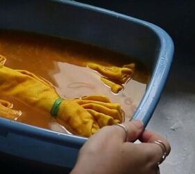 natural tie dye diy with turmeric, Let the fabrics soak in the dye