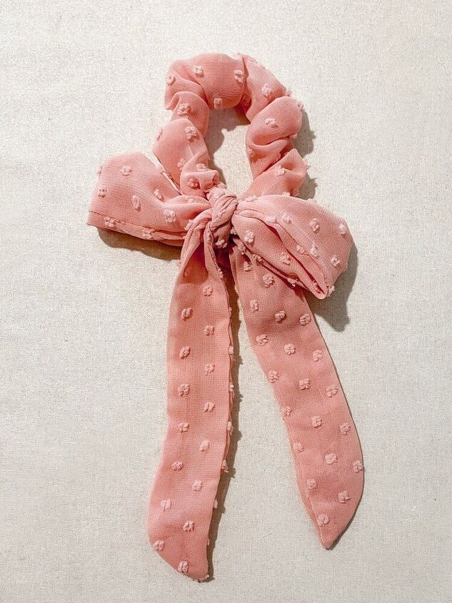 the diy anthropologie inspired scarf bow scrunchie