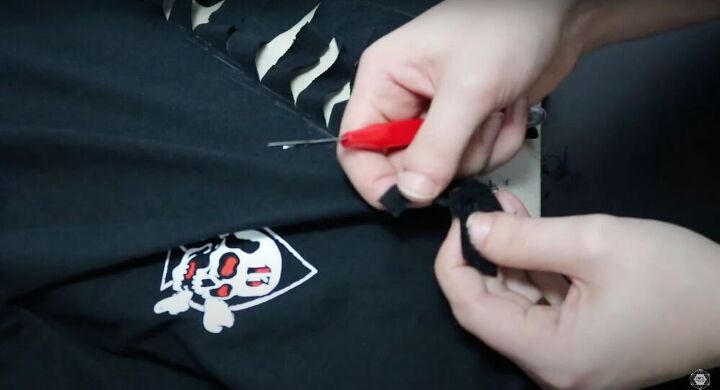 easy no sew t shirt weaving, Add weaving to shirt