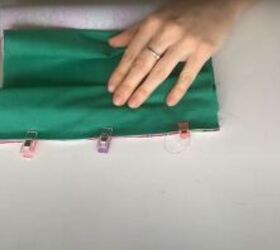 easy travel makeup bag sewing tutorial, Pin the lining to the zipper
