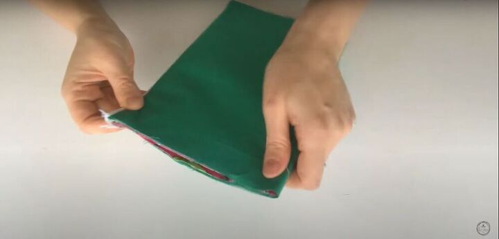 easy travel makeup bag sewing tutorial, Flip the lining to the outside