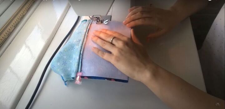 easy zipper pouch sewing tutorial, Leave a gap in the stitching