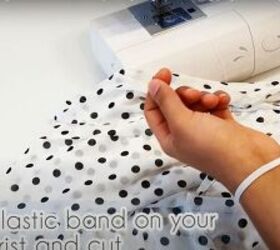 easy batwing blouse diy sewing project, Measure the elastic band