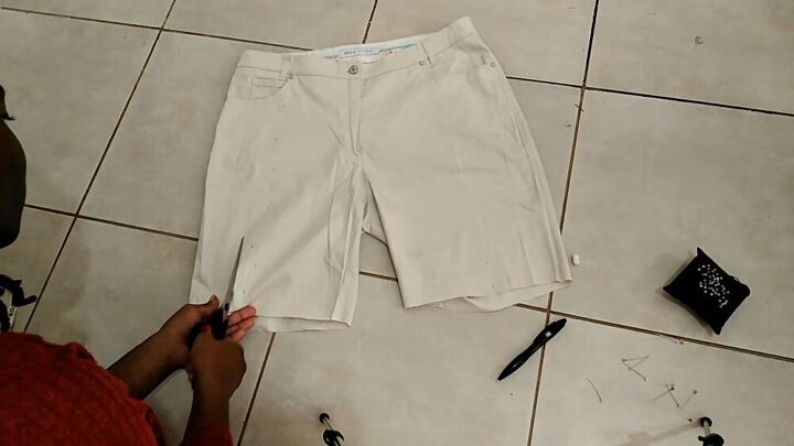 the easiest tutorial on how to cut jeans into shorts, How to cut jeans into jean shorts