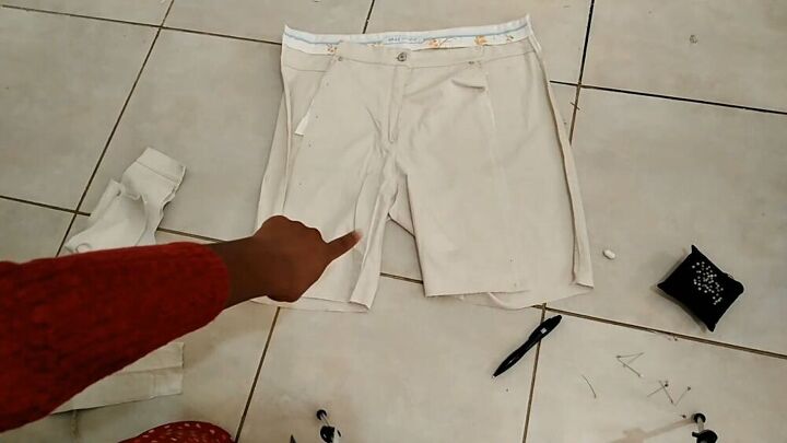the easiest tutorial on how to cut jeans into shorts