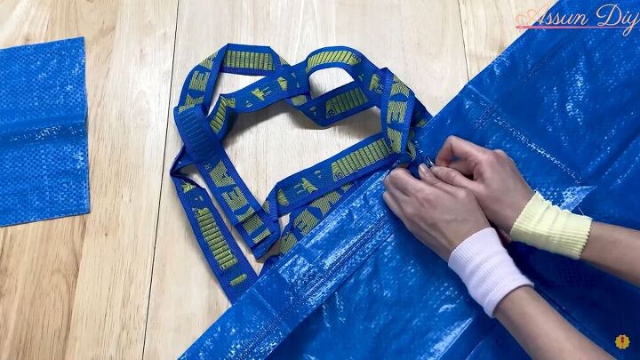 crazy diy ikea bag transformation tutorial, Modifying the IKEA bag straps