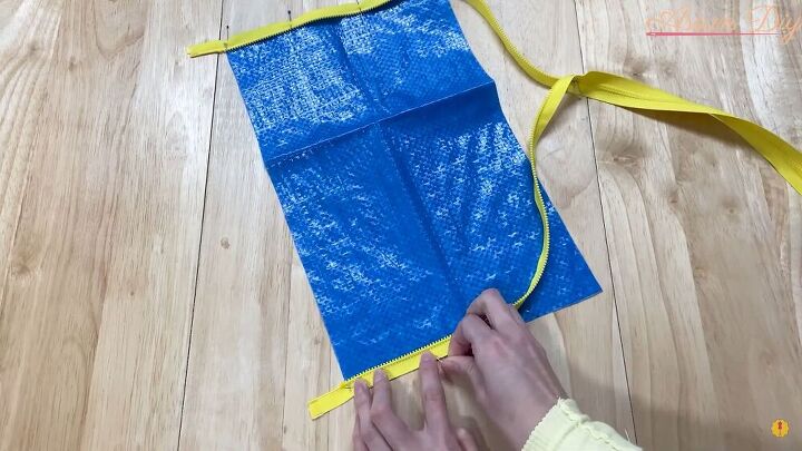 crazy diy ikea bag transformation tutorial, Attaching the zipper