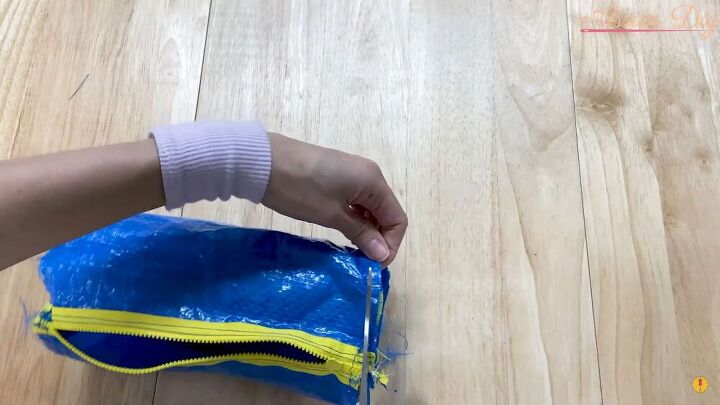 crazy diy ikea bag transformation tutorial, Attaching long strap