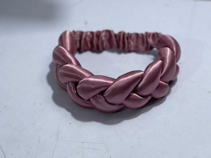 How to Make a Braided Headband | Upstyle How to Make a Braided Headband | Upstyle