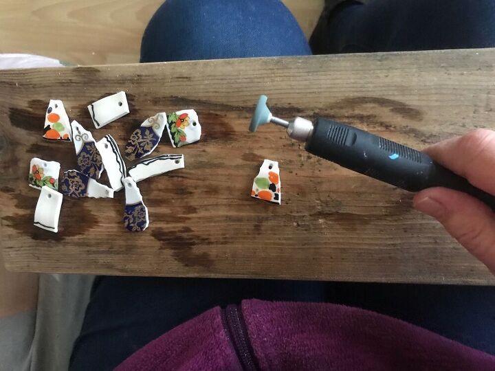 transforming broken crockery into keepsake pendant, Mini hand held sander