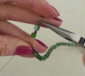 beginner project how to make a cubes and daggers necklace