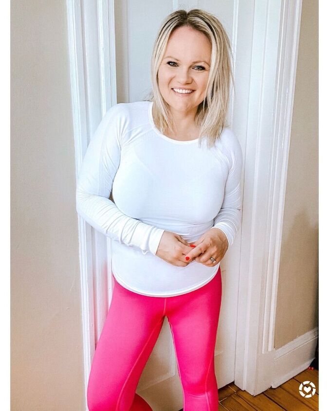 inclusive workout wear for women of all body types, Bright pink leggings and white top