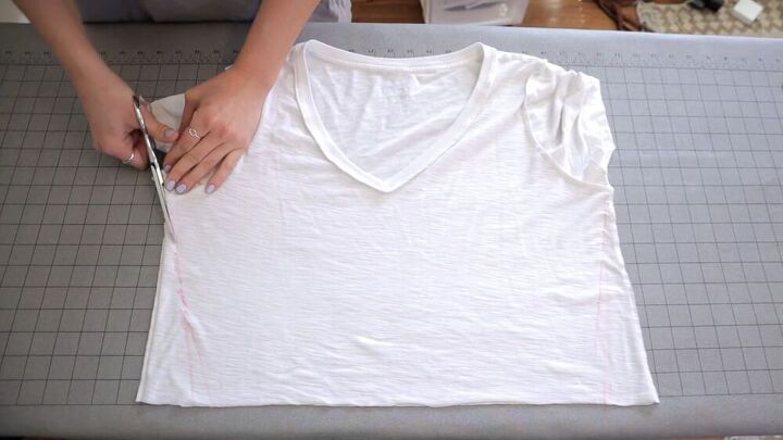 3 quick easy diy t shirt hacks that will transform your old tees, Taking in the sides of the t shirt