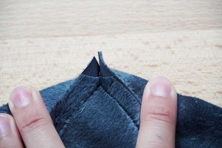 post, HOW TO SEW A HAT FRONT SEAMS TOPSTITCHING