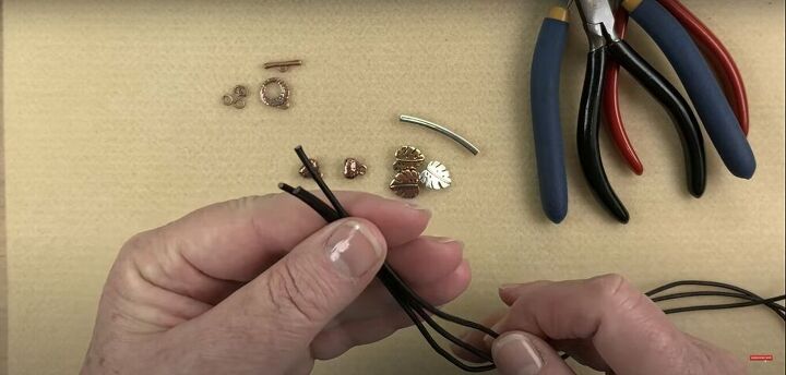 barrel knot and button bracelet tutorial, Leather button bracelet