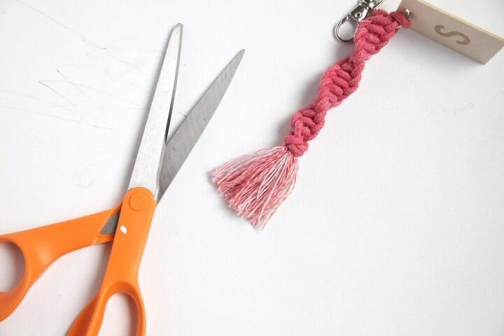 a step by step diy macrame keychain tutorial