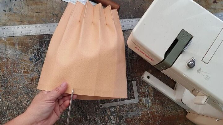learn how to make a versatile bucket bag with pleats