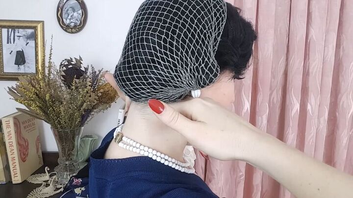 how to tie a vintage 1940 s hair scarf, tie a scarf
