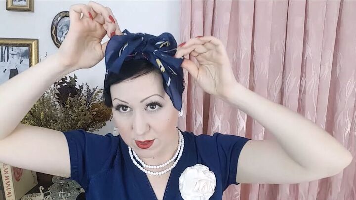how to tie a vintage 1940 s hair scarf, Style a vintage scarf