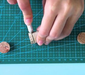 easy wine cork earrings tutorial, Cutting DIY wine cork earrings