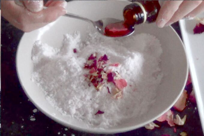 diy bath bomb recipe with rose petals and essential oils