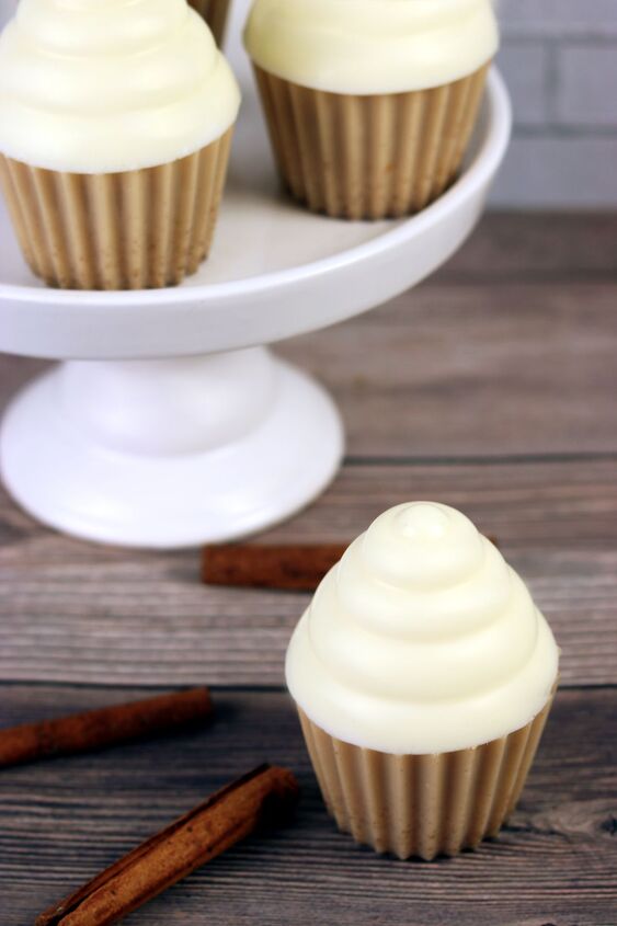 snickerdoodle soap cupcakes with melt and pour soap essential oils