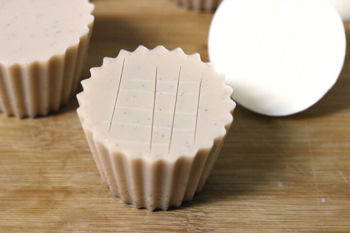 snickerdoodle soap cupcakes with melt and pour soap essential oils
