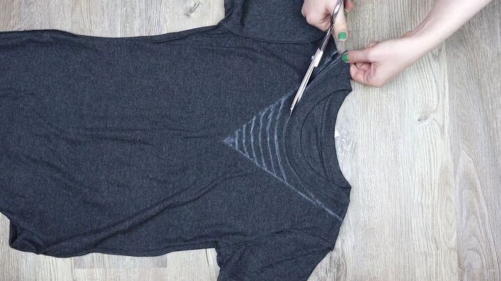 2 Easy T-Shirt Neckline Cutting Ideas to Make Intricate V-Necks | Upstyle