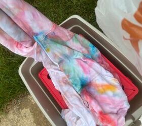 rinse tie dye shirts in cold or hot water