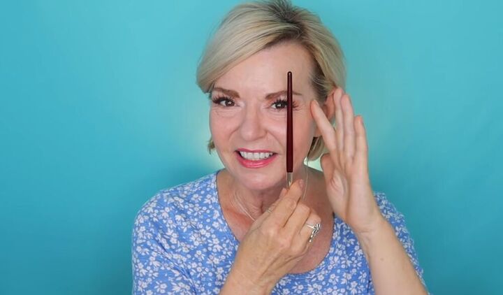5 easy face lift makeup tips tricks for mature skin, How to lift your face with makeup