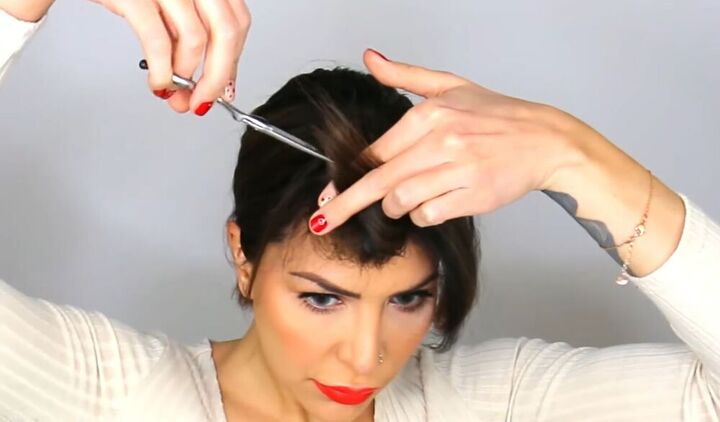 hairdresser hack how to cut and style curtain bangs to look cute, How to cut curtain bangs at home