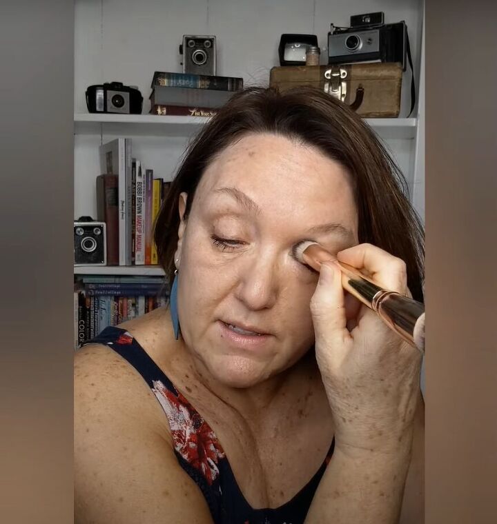 how to cover up sun spots with makeup tutorial for mature skin, Applying contour color to my eyelids