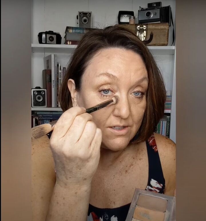 how to cover up sun spots with makeup tutorial for mature skin, Applying a highlighter color in the corners of my eyes