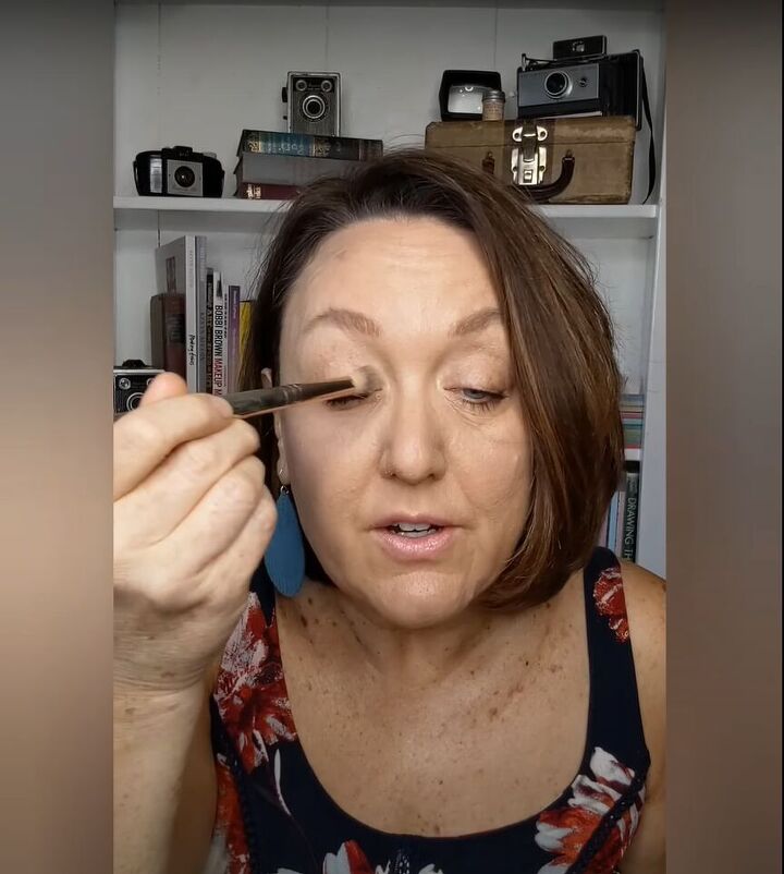 how to cover up sun spots with makeup tutorial for mature skin, Using bronzer on my eyelids