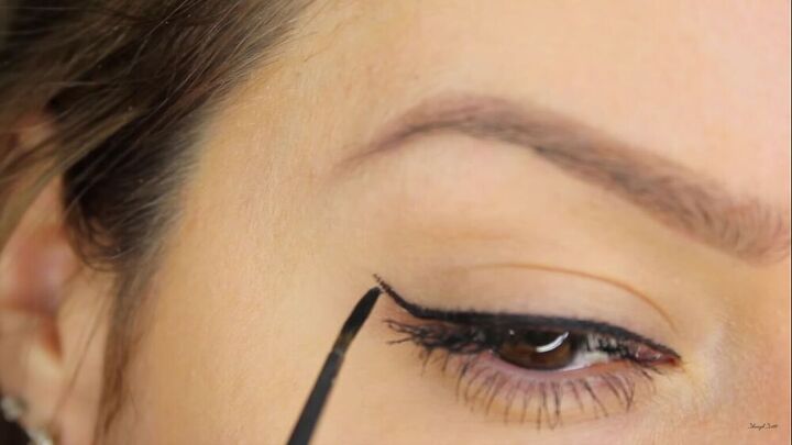6 bold eyeliner styles that have every occasion covered, Easy winged eyeliner styles
