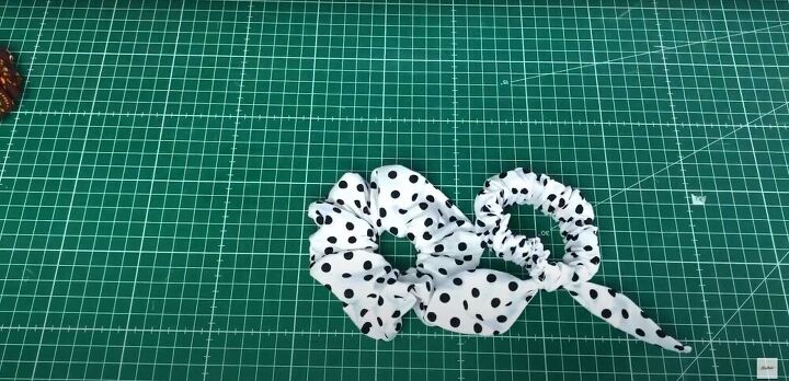 3 cute easy ways you can sew a scrunchie, How to sew a scrunchie with bunny ears