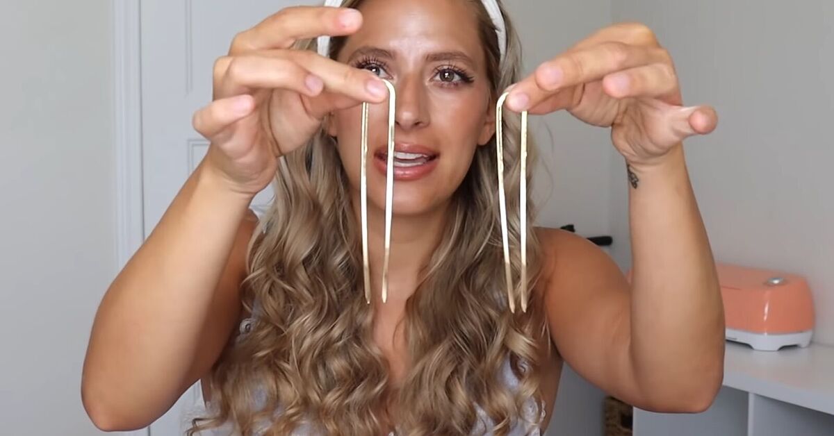 How to Use U-Shaped Hairpins - 4 Cute Hairstyle Ideas | Upstyle