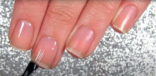 home remedy to make nails grow faster stronger in just 1 week, Applying a coat of clear nail polish