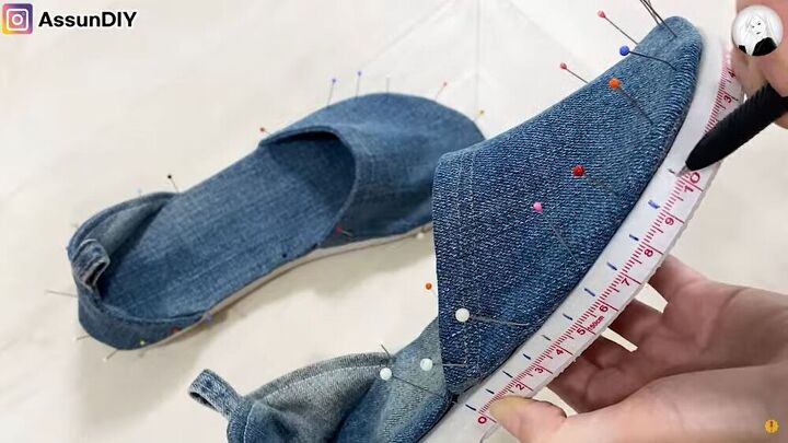 how to turn old flip flops jeans into cute diy denim sandals, Marking along the platform edge