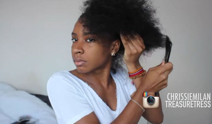 how to make an afro look full voluminous perfect afro tutorial, Detangling natural hair with a comb