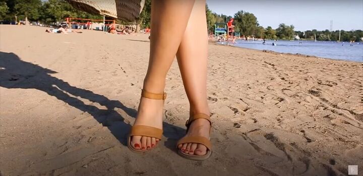 what to wear to the beach 3 simple summer beach outfits, Simple tan sandals on the sand
