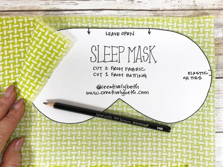 create a simple diy sleep mask from household items